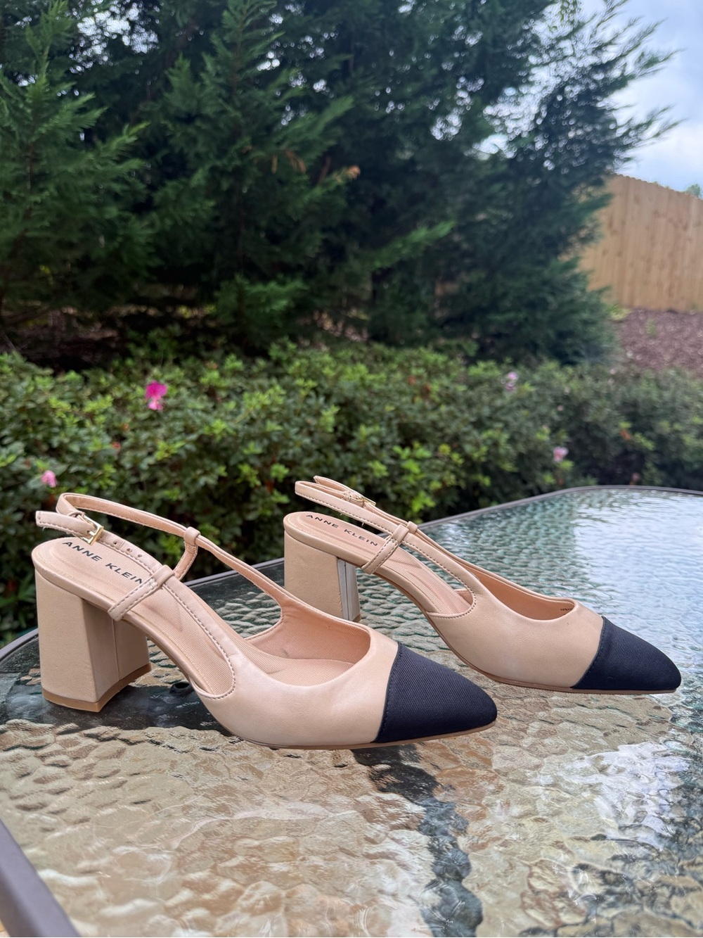 Anne Klein Size 8.5 Two-Tone Beige and Black Slingback Block Heel Pumps